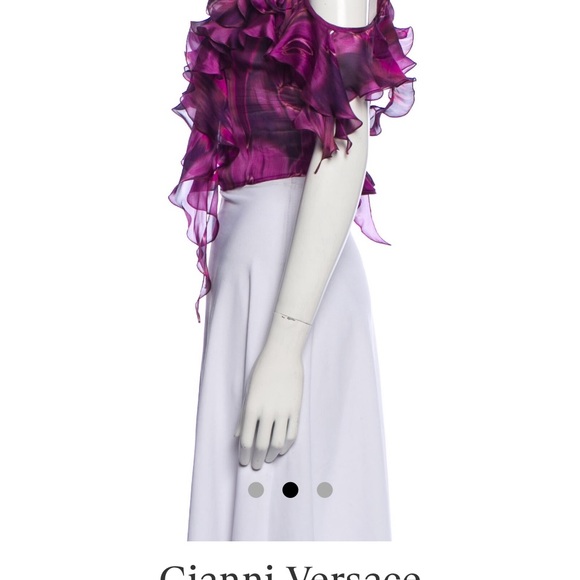 Silk crop blouse single owner, gently worn. - Picture 2 of 4